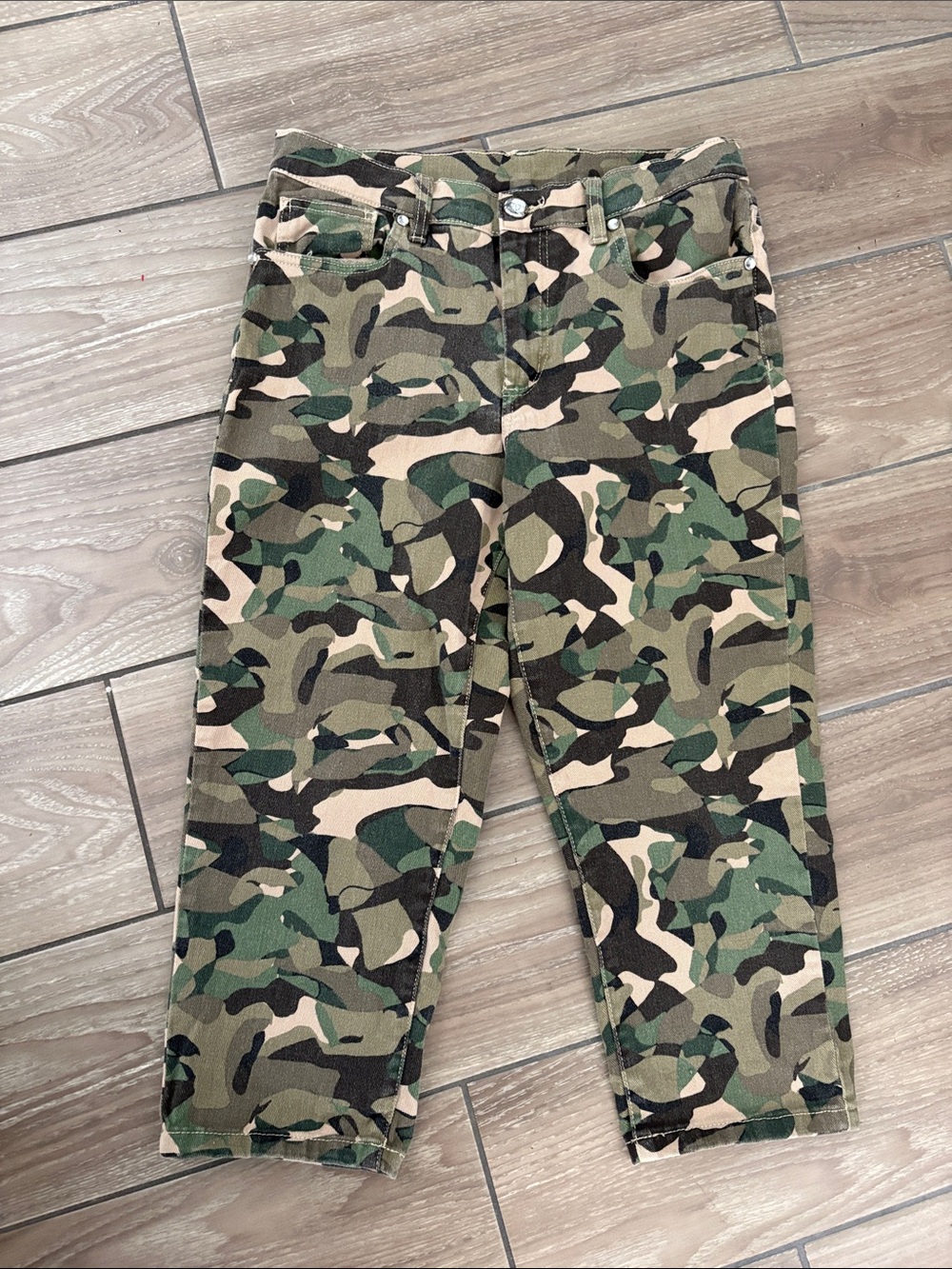 Venus Camo Print Capri Denim Jean Pants Rhinestone buttons Womens size 10